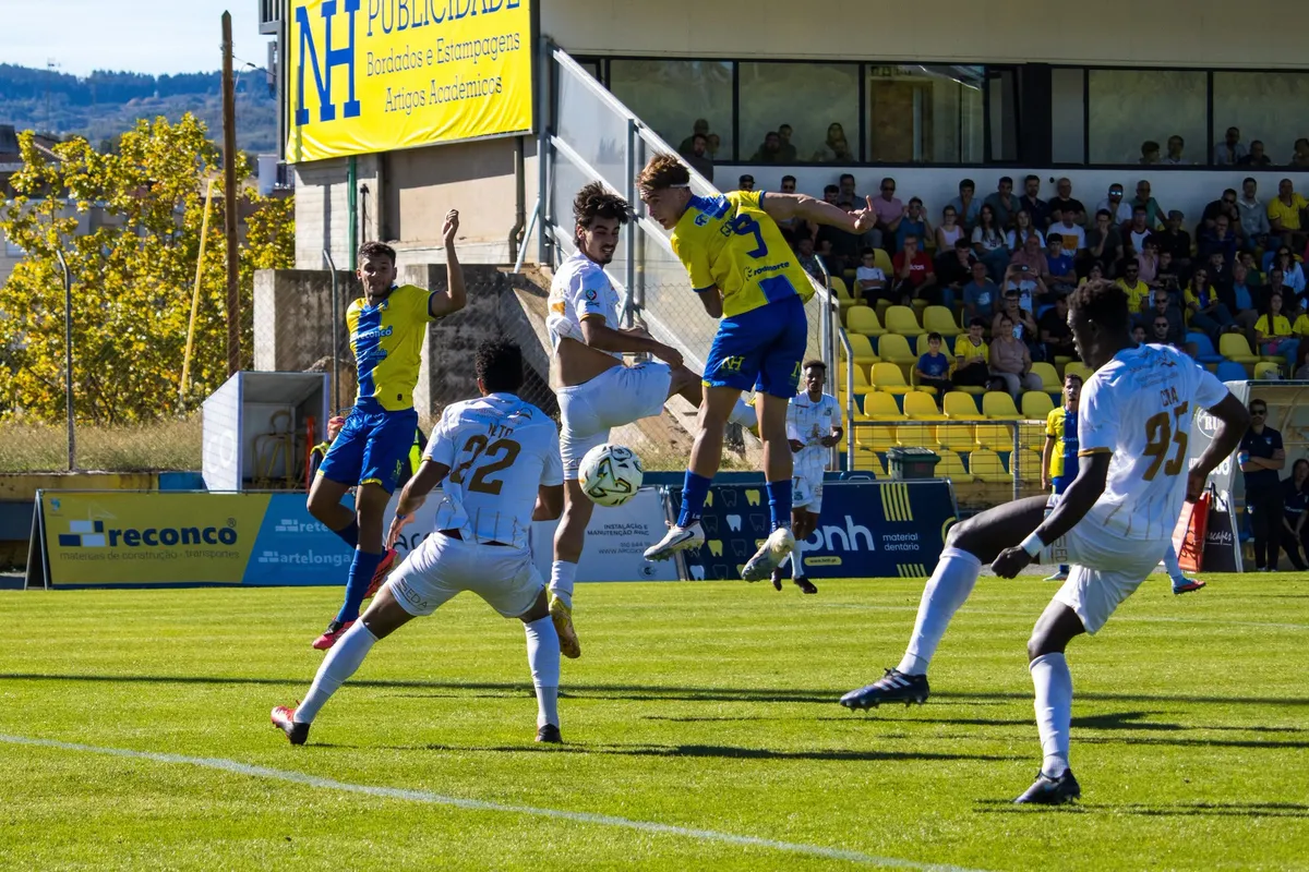 Montalegre impõe primeira derrota ao Bragança e tira liderança aos brigantinos