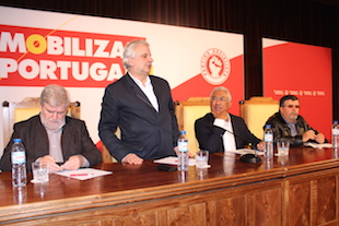 Costa contra encerramento de serviços no Interior