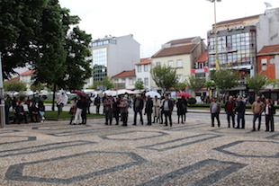 Trabalhadores longe das comemorações