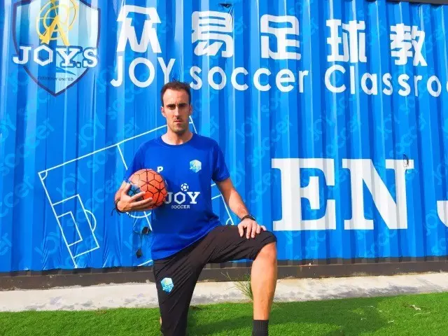 Técnico brigantino ajuda a desenvolver o futebol formação na China