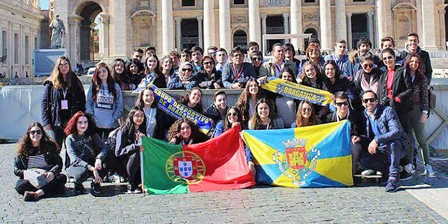 Alunos de Bragança visitam o Vaticano e contactam refugiados sírios e iraquianos em Roma