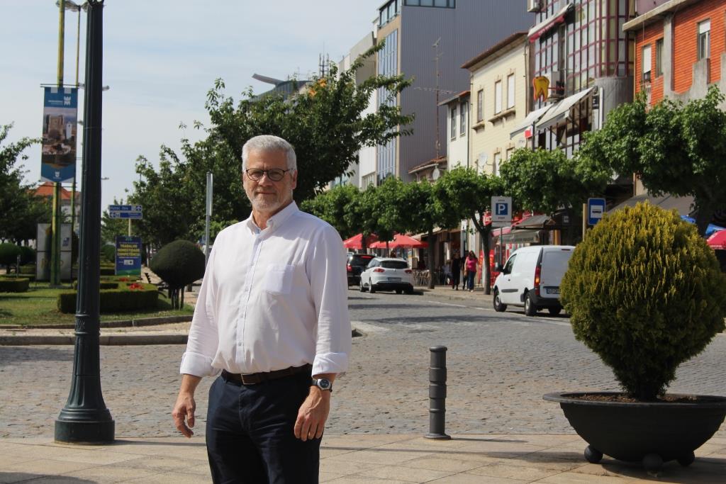 “A gestão municipal tem sido mais direccionada para minudências do que para o estrutural”