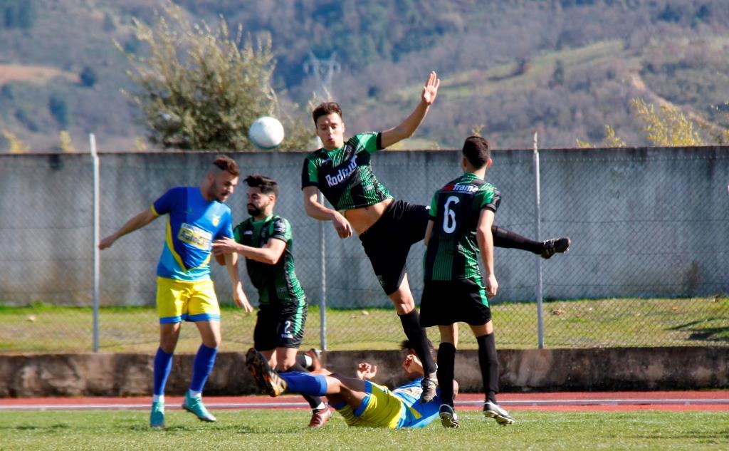 Zé Melo bisou na estreia no plantel sénior