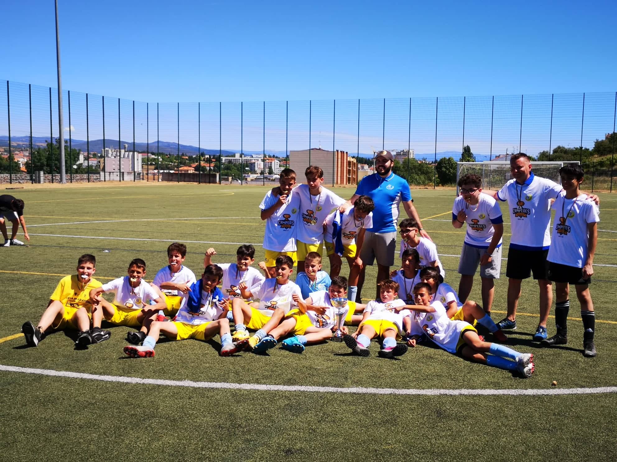 Escola Crescer C vence campeonato distrital de infantis