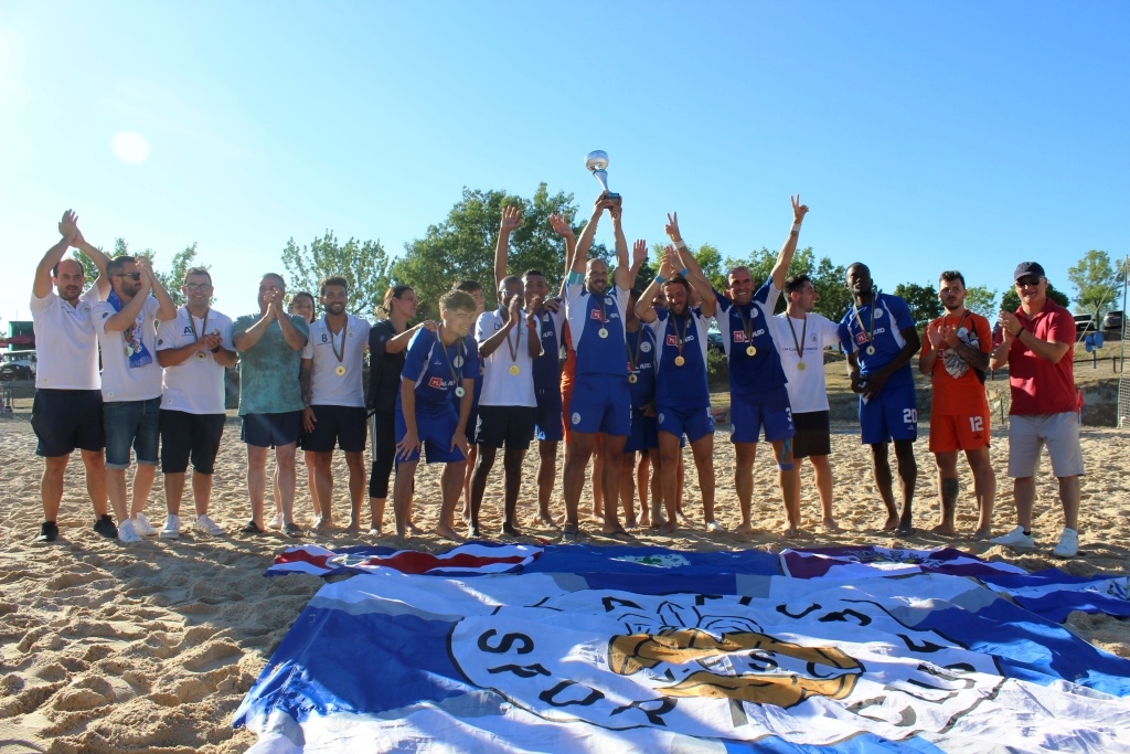 Vila Flor SC é tricampeão distrital de futebol de praia e segue para a Nazaré com o G.D. Cachão