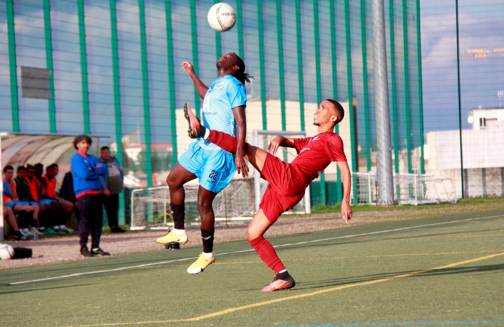 Sancum faz hat-trick no triunfo do Carção frente aos Estudantes Africanos