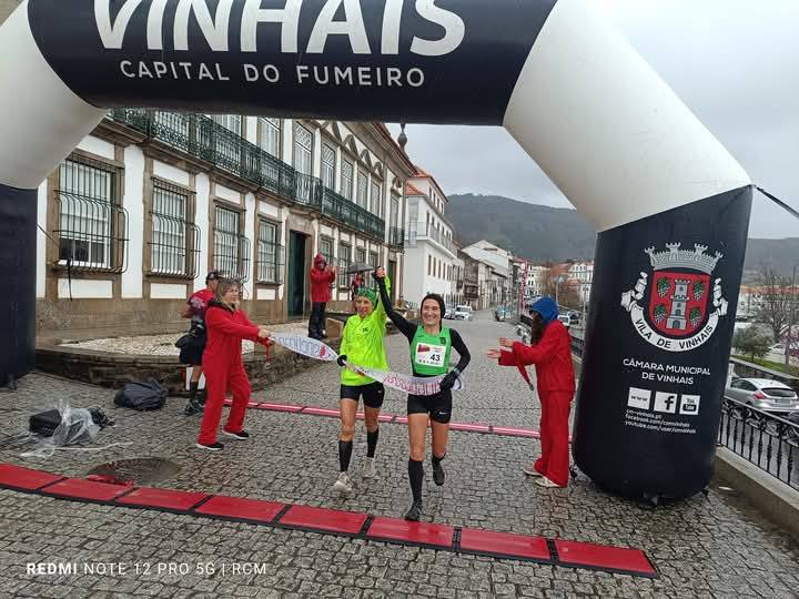 Lucinda Moreiras e Tânia Fernandes cruzam a meta do Trail dos Diabos juntas no Dia Internacional da Mulher