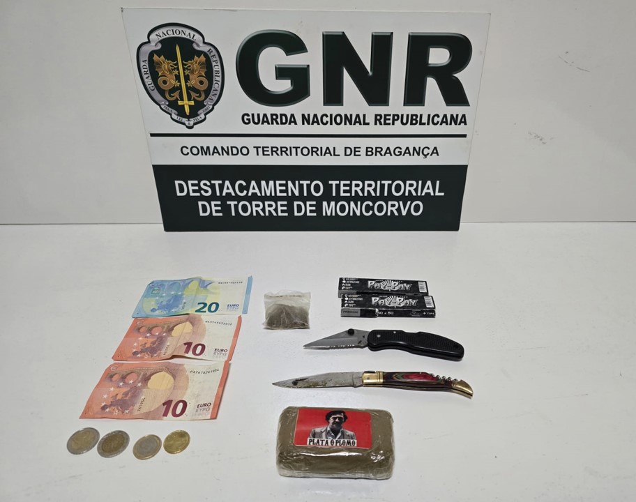 Dois jovens detidos numa fiscalização rodoviária em Torre de Moncorvo por transportarem droga