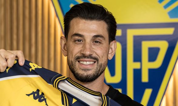 Pizzi regressa a Portugal para reforçar o Estoril Praia